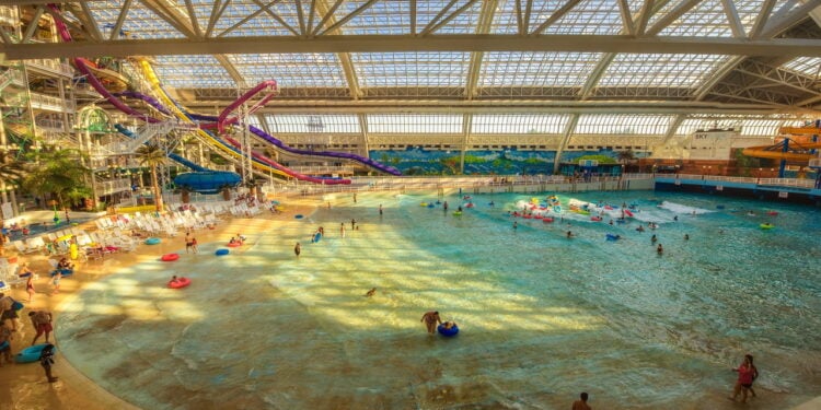 Primeiro clube de surf com piscina coberta e aquecida do mundo no Brasil