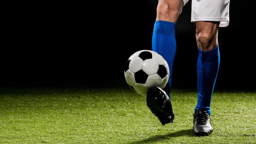 Como é a rotina intensa de um jogador de futebol profissional?