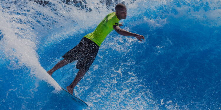 Piscinas de ondas artificiais no Brasil com inovação da Webber Wave Pools