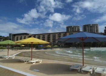 Piscinas de ondas com tecnologia australiana muda o surfe no Brasil