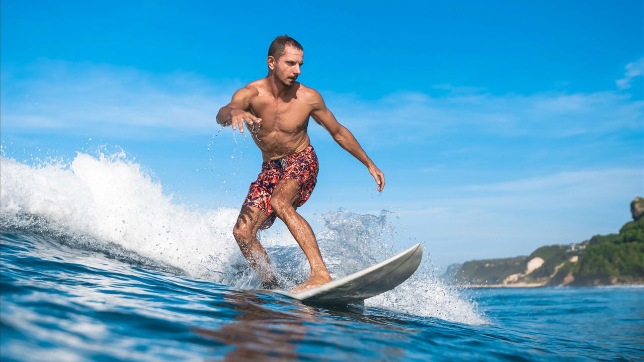 Filme do leme ao pontal celebra o surf e o rio ao som de tim maia