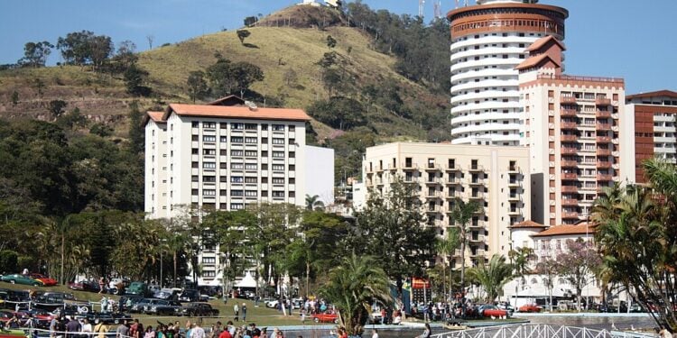 Essa cidade em SP oferece águas termais tão boas que parecem de outro mundo