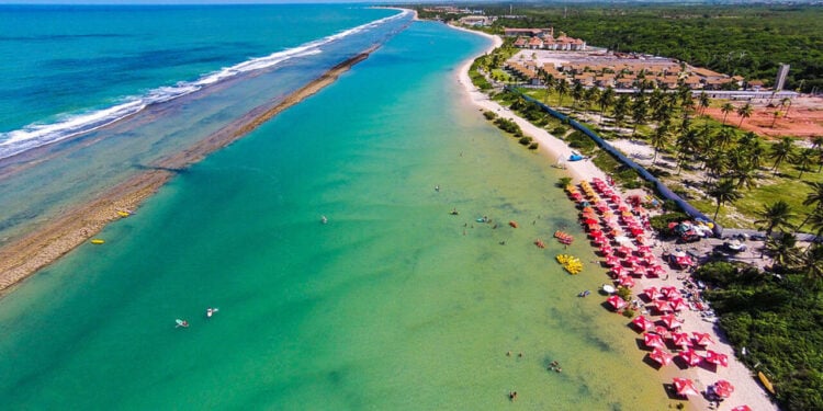 Essa praia brasileira entrou no ranking global e virou febre