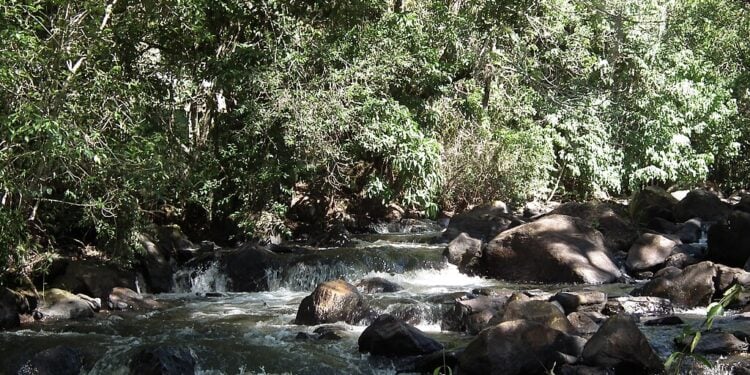 A cidade do lobisomem existe e guarda cachoeiras e lendas surpreendentes
