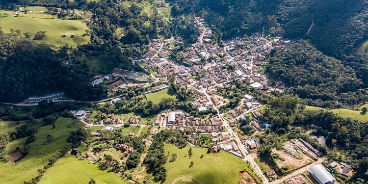 Essa pequena cidade mineira está entre as mais queridas do Brasil em 2025