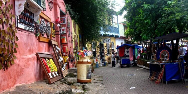 A cidade mais charmosa perto de SP virou o paraíso do artesanato