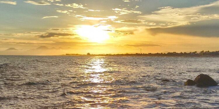 Esse lugar tem trilhas, mar calmo, surfe e cultura em um só destino