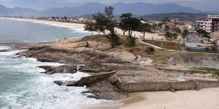 Esta cidade esconde o litoral mais desafiador e apaixonante do país