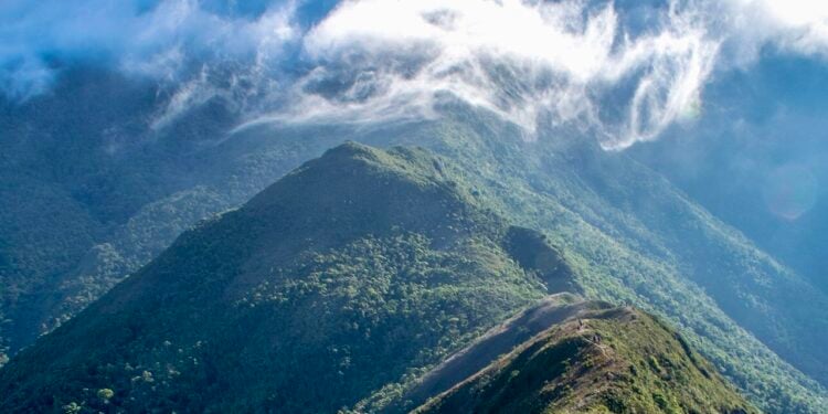 O paraíso de morangos, cachoeiras e trilhas que poucos conhecem