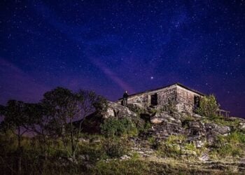 Essa cidade mineira no alto da serra esconde lendas e paisagens de tirar o fôlego