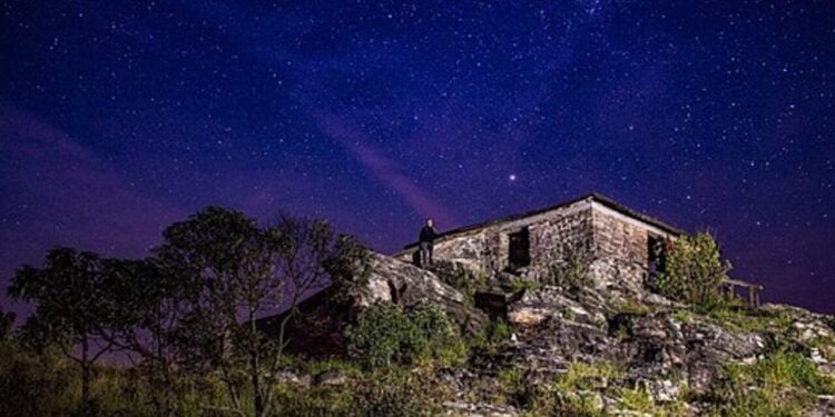 Essa cidade mineira no alto da serra esconde lendas e paisagens de tirar o fôlego