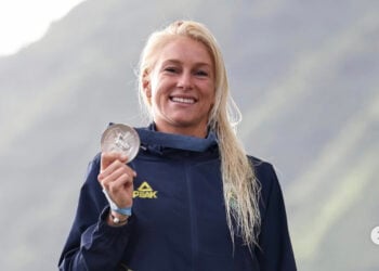 O caminho da surfista gaúcha até a final olímpica no surfe feminino