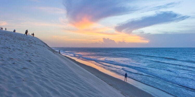 A cidade mais hipnotizante do Nordeste está escondido entre dunas e mar