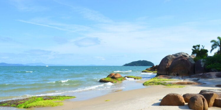 O destino mais luxuoso de Florianópolis combina praia, festas e sofisticação