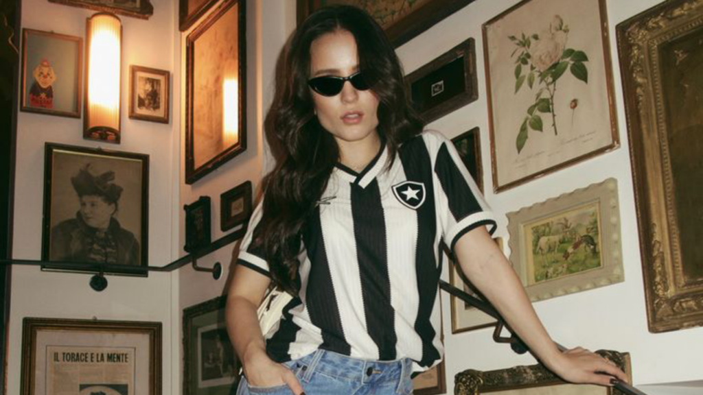Larissa Manoela vira-casaca? Conheça a história sobre troca de clube