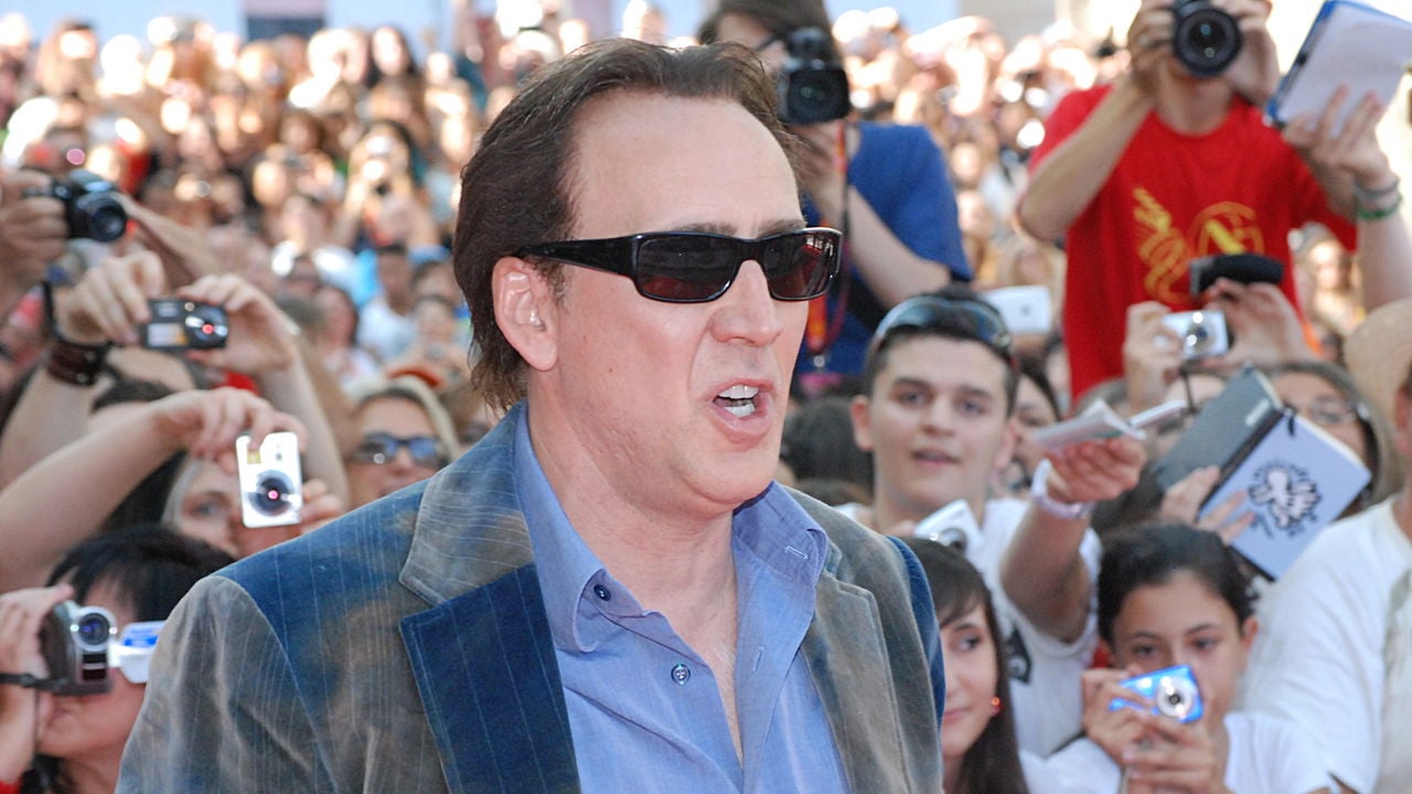 Correnteza quase leva Nicolas Cage durante gravações de The Surfer