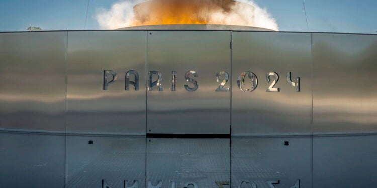 Pira olímpica de Paris 2024 usa LEDs e vapor no lugar do fogo