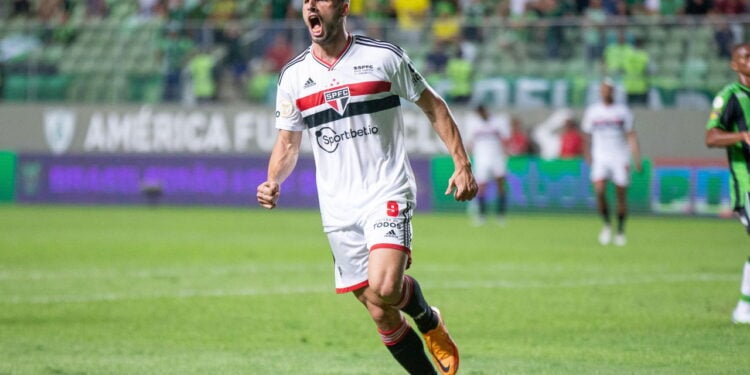 São Paulo fc testa formações e tecnologia para temporada 2025