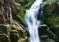 O paraíso das cachoeiras que virou tendência entre os aventureiros na serra catarinense