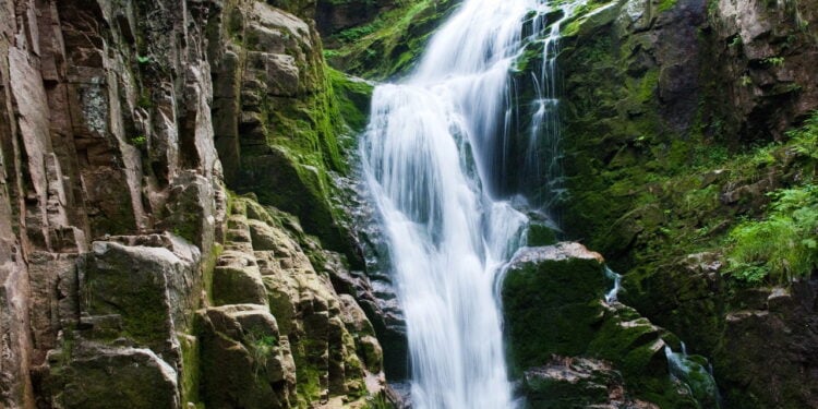 O paraíso das cachoeiras que virou tendência entre os aventureiros na serra catarinense