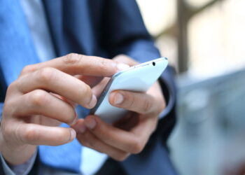 O celular está destruindo sua saúde mental e você ainda não notou