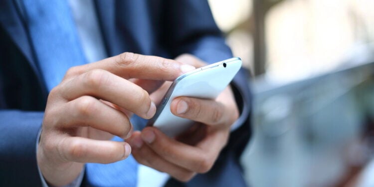 O celular está destruindo sua saúde mental e você ainda não notou