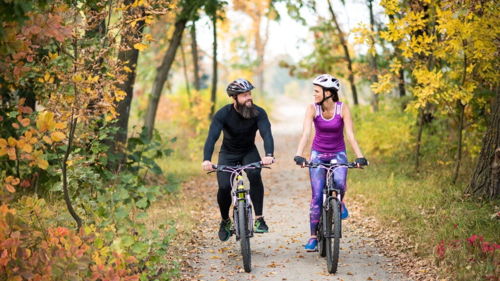 Pedalar emagrece? Descubra os benefícios do ciclismo para a saúde