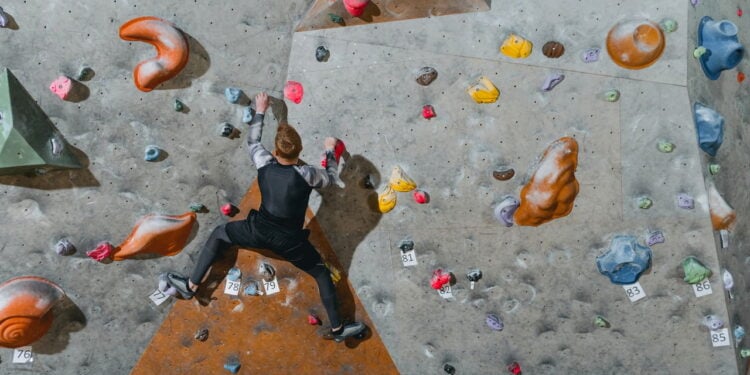 Modalidade olímpica, escalada atrai novos praticantes