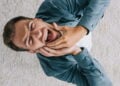 Sofre com dor no maxilar? Veja exercícios simples que aliviam rápido!