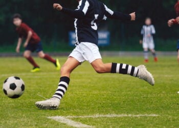 Futebol adaptado transforma a vida de atletas com deficiência visual
