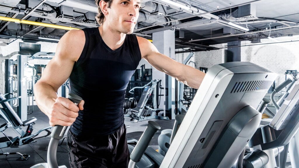 Treino ABCD garante hipertrofia com estímulo muscular preciso