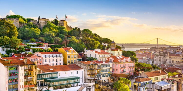 Cidades queridinhas dos turistas estão fechando as portas e o mundo está em alerta