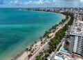Esta capital esconde algumas das praias mais incríveis do Brasil