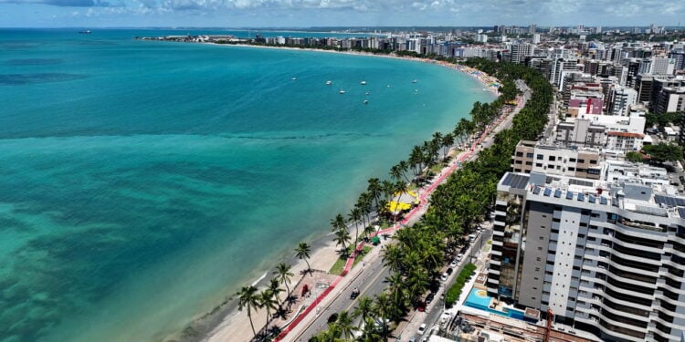 Esta capital esconde algumas das praias mais incríveis do Brasil