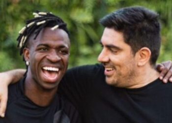 Como Marcelo Adnet contribui para o seu clube do coração?