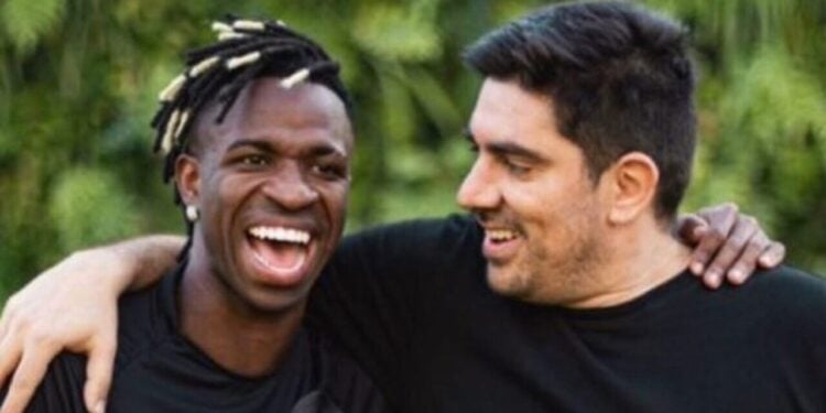 Como Marcelo Adnet contribui para o seu clube do coração?