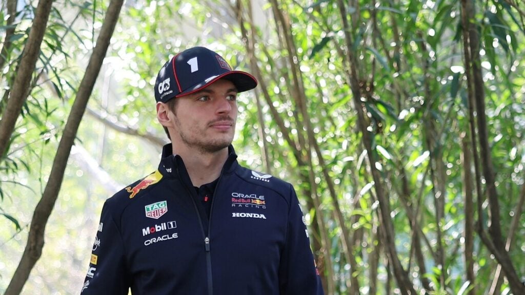 Entre pistas e gramados; os vínculos ocultos de Verstappen com o Futebol