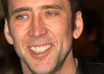 Tensão e drama dominam o retorno de Nicolas Cage em "O surfista"