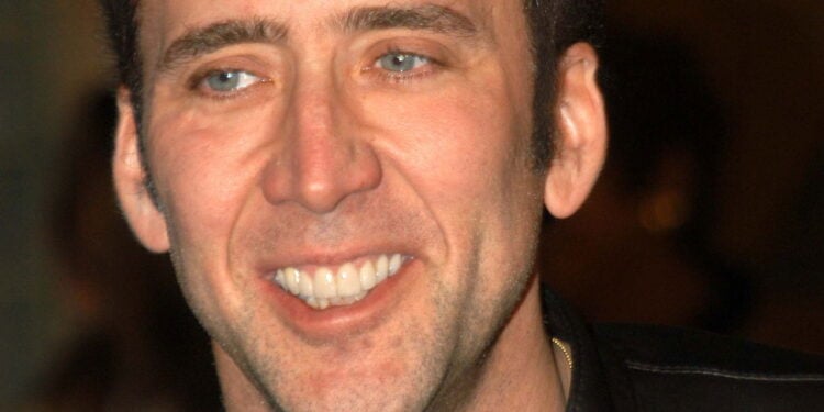 Tensão e drama dominam o retorno de Nicolas Cage em "O surfista"