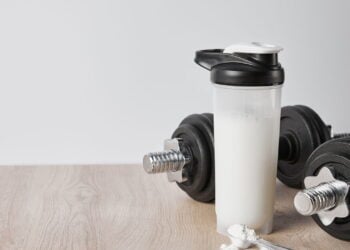 Consumir proteína antes de dormir ajuda no aumento da massa muscular?