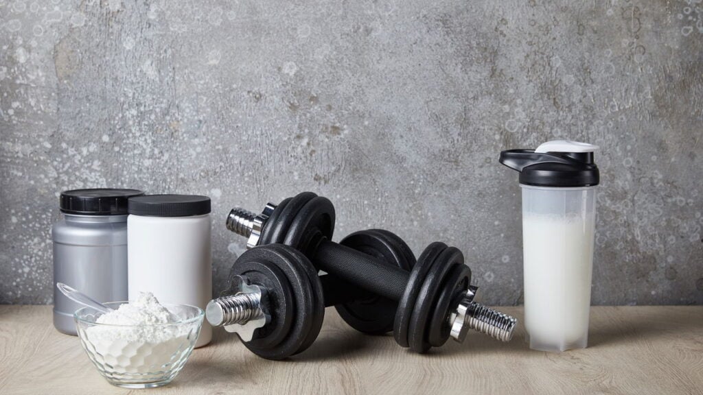 Consumir proteína antes de dormir ajuda no aumento da massa muscular?