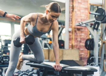 O guia completo para fortalecer as costas com exercícios eficazes