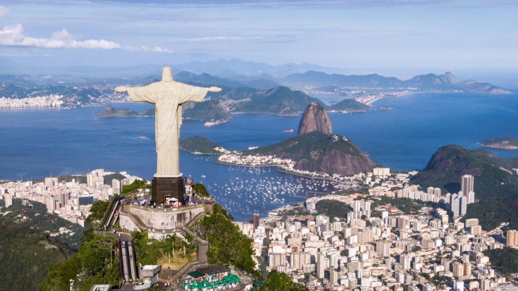 O futebol pulsa nessas cidades e transforma a vida de quem visita