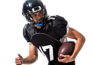 Sensor em capacete pode salvar vidas no futebol americano e rúgbi