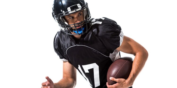 Sensor em capacete pode salvar vidas no futebol americano e rúgbi