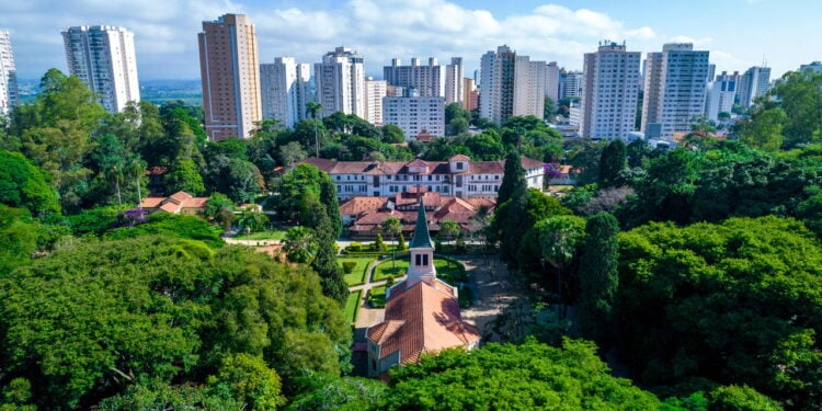 Esta cidade surpreende como berço de Yuri Alberto e polo tecnológico brasileiro