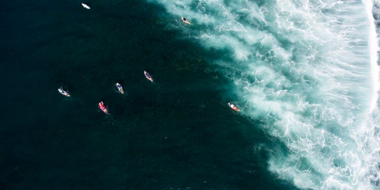Sensores e inteligência artificial aprimoram a destreza dos surfistas