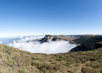Essa cidade gelada foi coberta por neve e virou sensação nacional