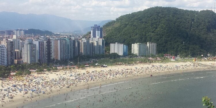 Vista de tirar o fôlego e história em cada canto da Baixada