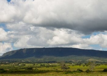 Brasileiros estão largando tudo para viver nessas cidades baratas